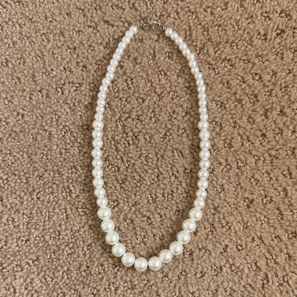 Elegant White Pearl Necklace